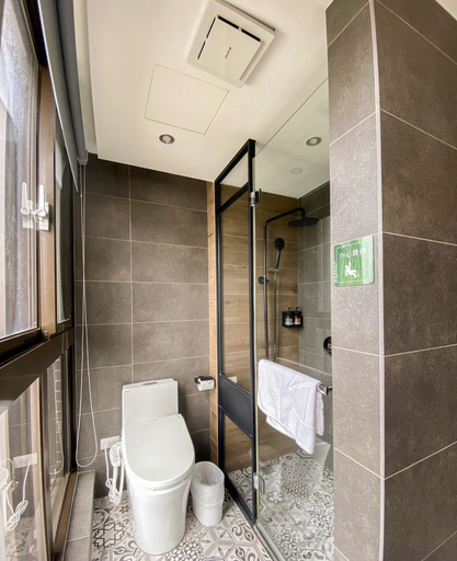 Bathroom 5, Central Land Hotel, Taichung