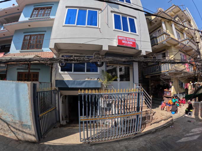 Exterior & Views