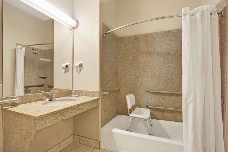 Bathroom 4, Super 8 by Wyndham IAH West/Greenspoint, Houston