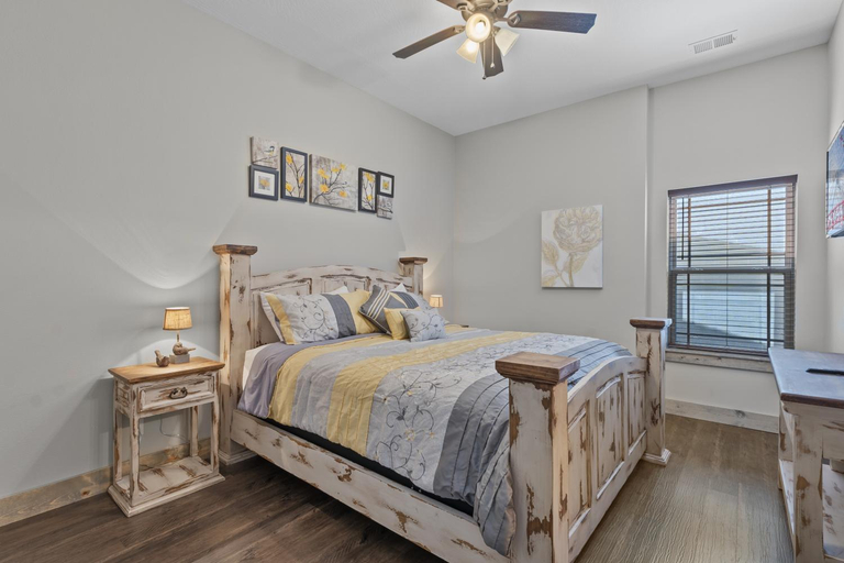 Others 4, CC280- Lakefront Haven, Taney