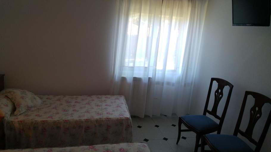 Bedroom 3, Hotel La Encina Celorio Llanes PARKING, Asturias