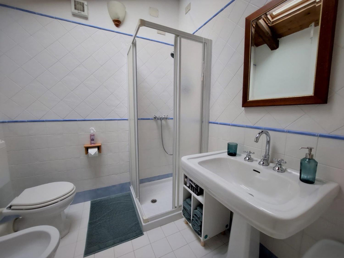 Bathroom 3, La di Morson Agriturismo, Udine