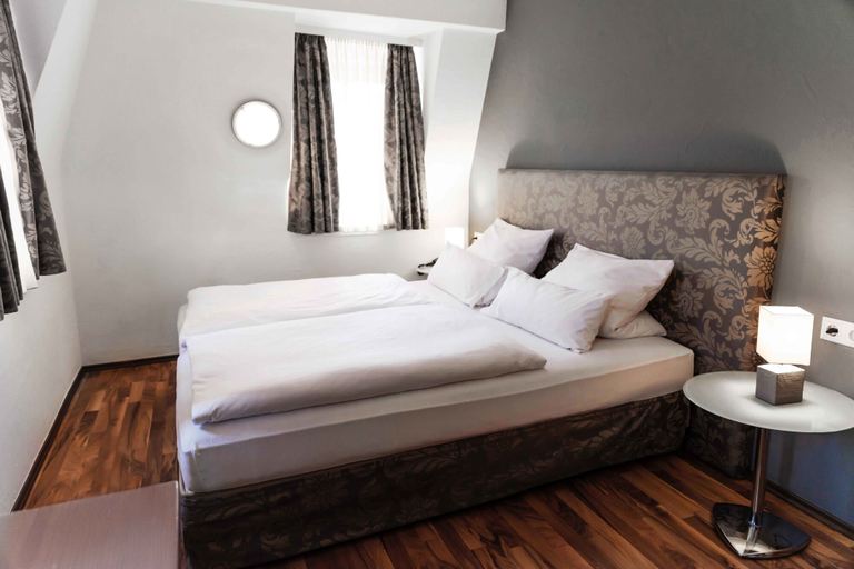 Bedroom 4, Hotel Engel, Fulda