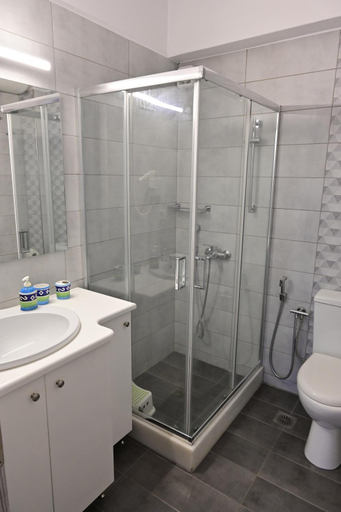 Bathroom 3, Isidoros Apartments, South Aegean