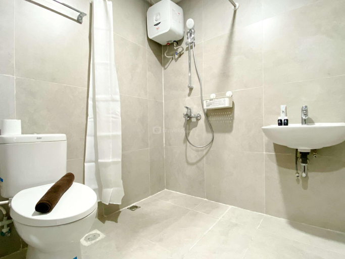 Bathroom 3, CozyHomey Studio Room Pollux Chadstone By Travelio, Cikarang