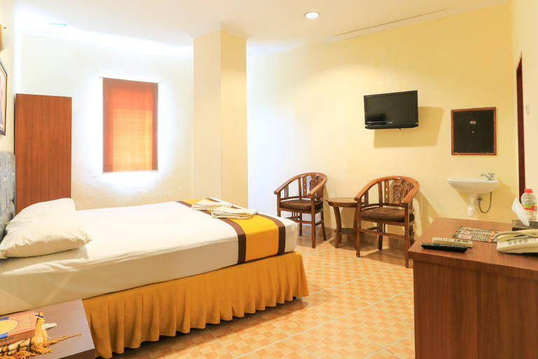 Bedroom, Al-Badar Hotel Syariah Makassar by ZUZU, Makassar