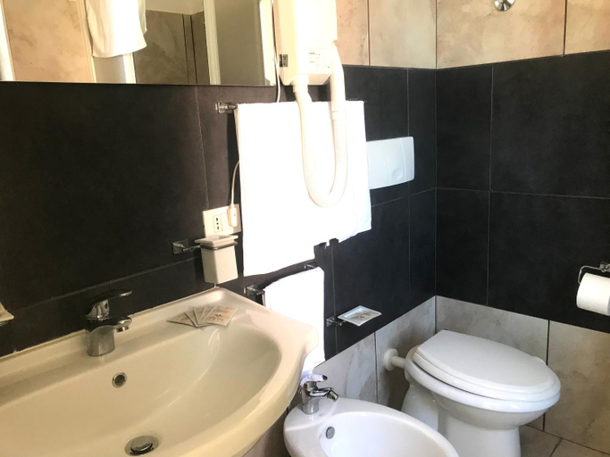 Bathroom 5, Hotel Park Village, Cosenza