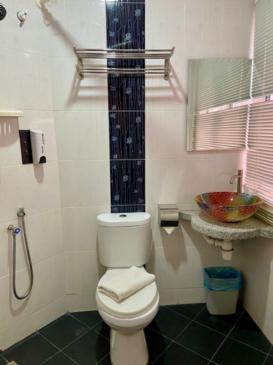 Bathroom 13