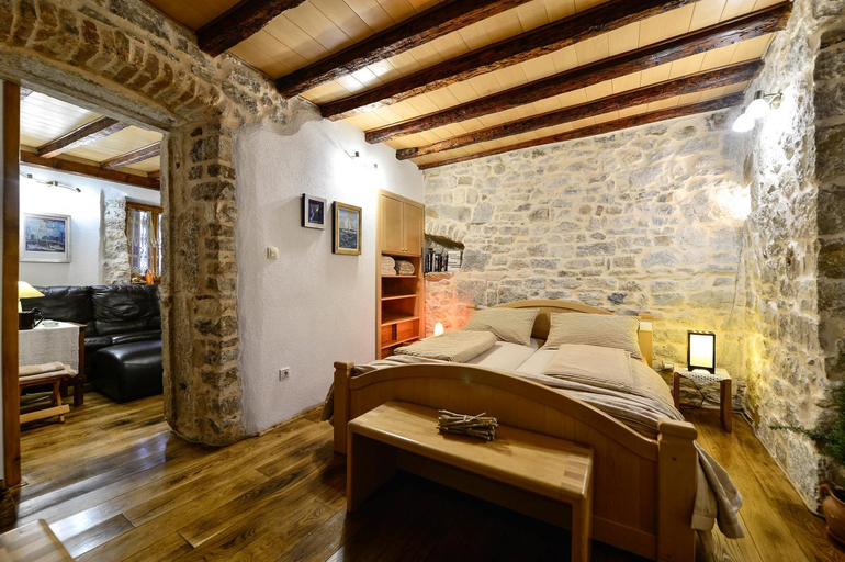 Bedroom 2, Apartments Salvezani, Split