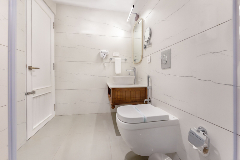 Bathroom 5, LE MONTFORT RESORT, Idukki