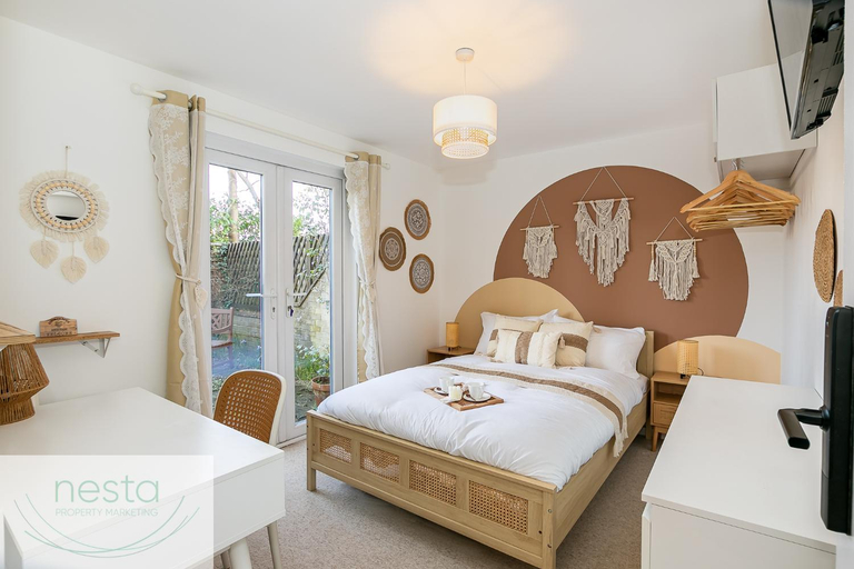 Others 4, Bohemian Haven Guesthouse, Oxfordshire