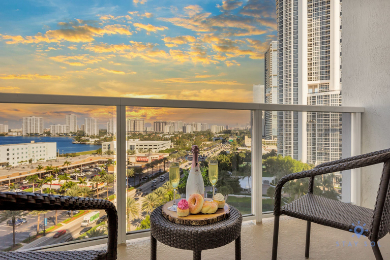 Room 3, Deluxe Studio Balcony Bay View Amazing Pool, Miami-Dade