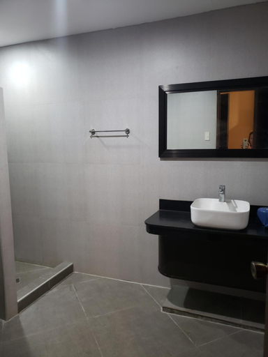 Bathroom 3, Le Verde Lodge, Magalang