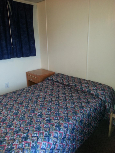 Bedroom 3, Americana Motel, Middlesex