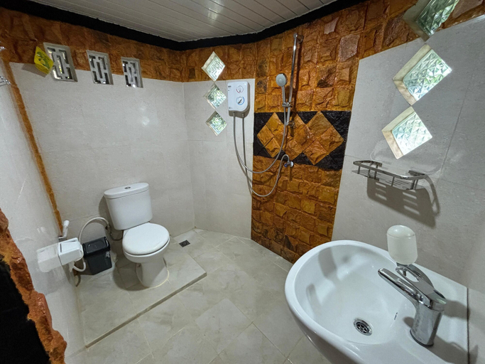 Others 5, The Hawk's Nest Resort, Sabang