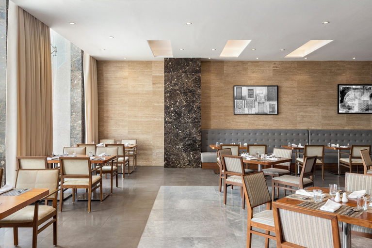 Food & Drinks 5, Radisson Hotel Muscat Panorama, Bausher