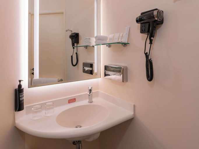 Bathroom 22