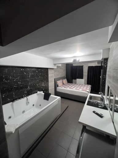 Bathroom 5, Jacuzzi Suites 2, Central Macedonia