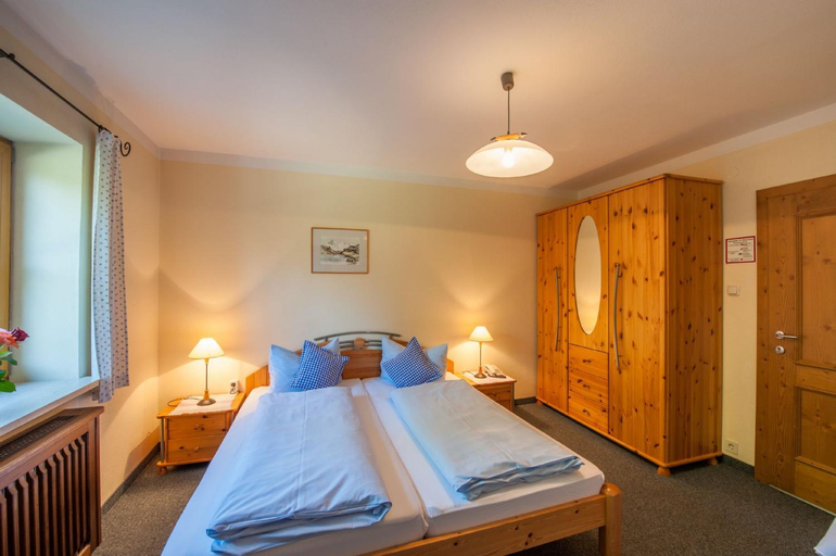 Bedroom 3, Zugspitzhotel Diana Thorle, Reutte