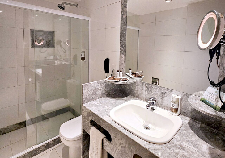 Bathroom 5, Riale Brisa Barra, Rio de Janeiro