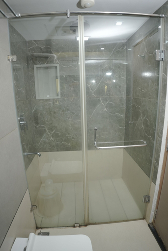 Bathroom 3, Hotel Palmyra Grand Inn, Ernakulam