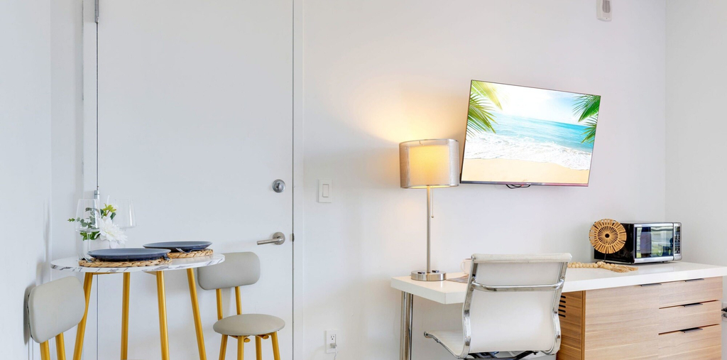 Room 4, Amazing Studio Beautifull View Balcony Pool Gym, Broward