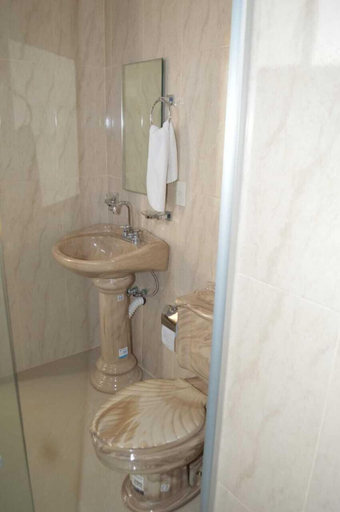 Bathroom 4, Hotel Guadalupe Bernal, Ezequiel Montes