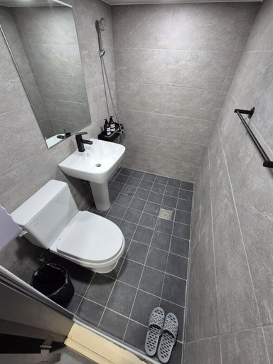 Bathroom 4, Gangnam Seven Hostel, Seocho