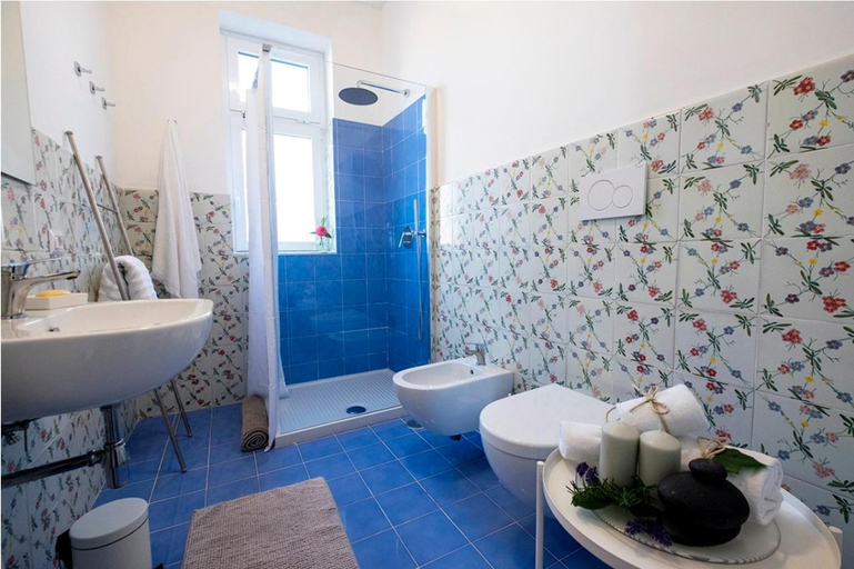 Bathroom 5, B&b 1787 in Montechiaro, Napoli