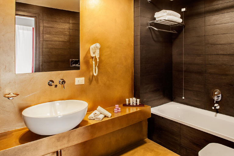 Bathroom 16
