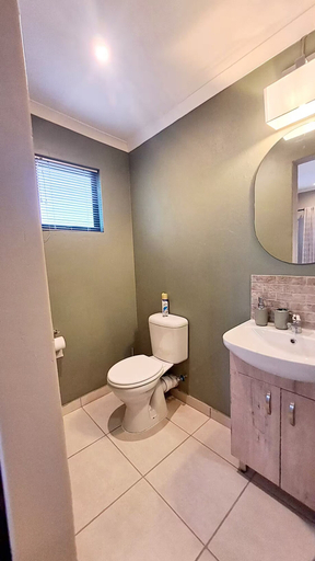 Bathroom 3, BOOM69 Guesthouse, Fezile Dabi