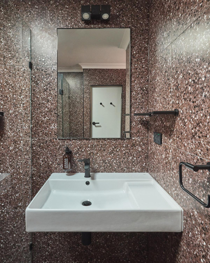Bathroom 3, Alpine Inn, Tumbarumba