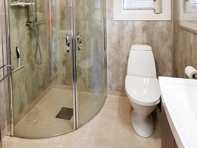 Bathroom 4, Holiday Home in Frillesås, Frei