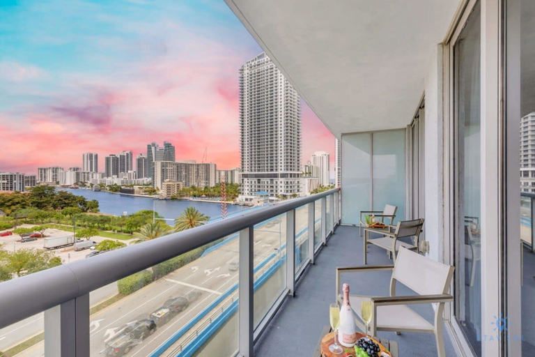Room 2, Sunset Oasis 2BR Balcony Pool Perfect Getaway, Broward