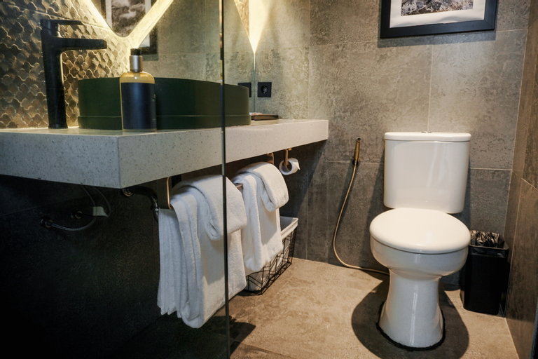 Bathroom 8