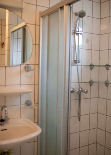 Bathroom 3, Huijsmansverhuur Type A de Luxe Grevelingen 16, Goedereede