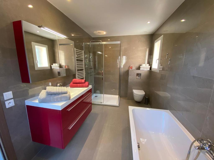 Bathroom, VILLA Saint Raphael Valescure Piscine Clim Wifi Golf, Var