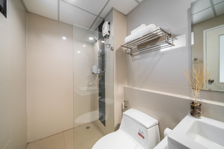 Bathroom 11