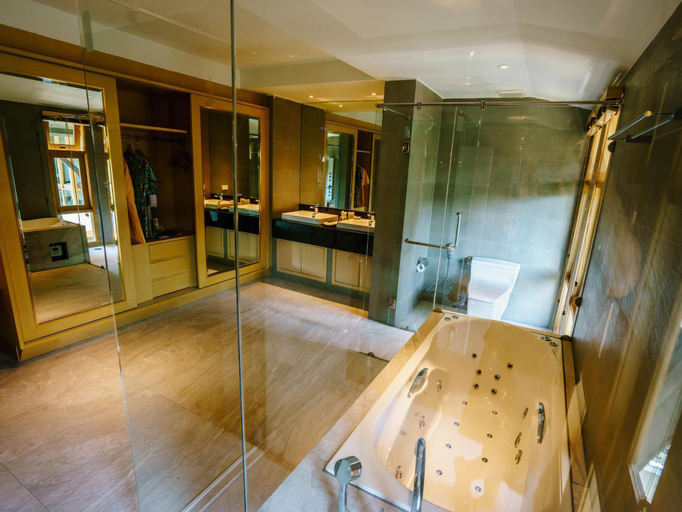 Bathroom 4