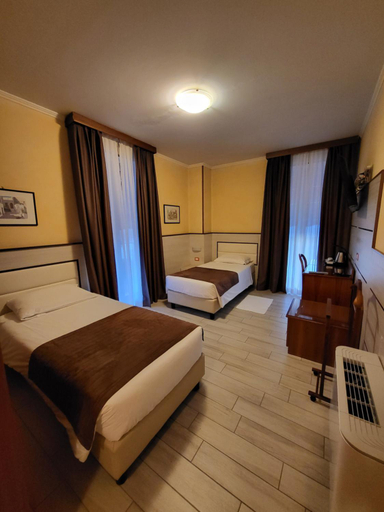 Bedroom 3, Hotel Lenotel, Brescia