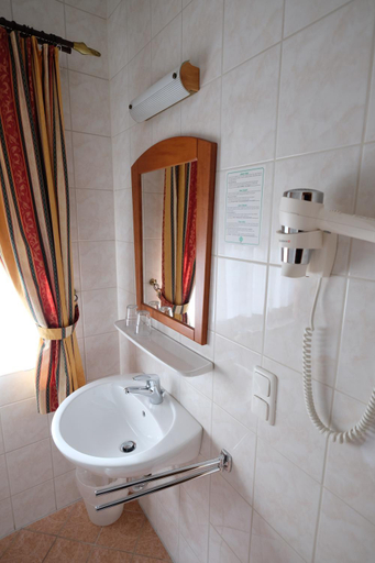 Bathroom 3, Hotel Restaurant Neuhold, Leibnitz