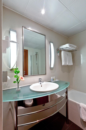 Bathroom 18