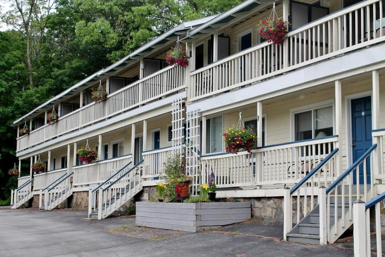 Others 2, Inn on The Hill, Warren