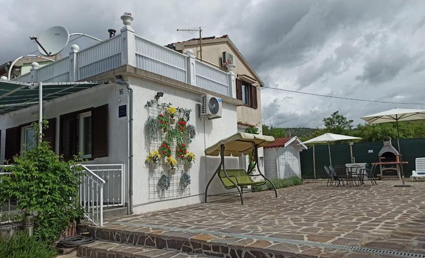 Building design 2, Apartment Snjezana, Marina