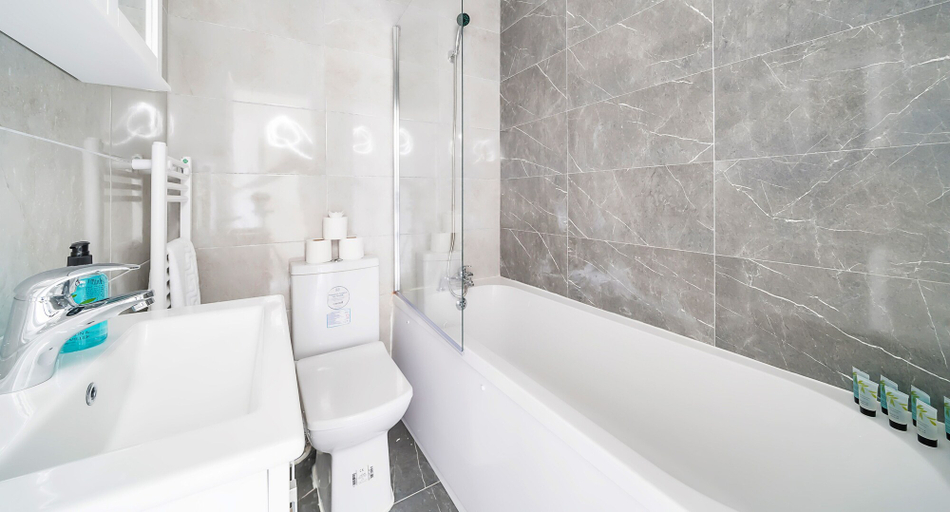 Bathroom 3, Modern Town Center Apartments Aldershot, Hampshire
