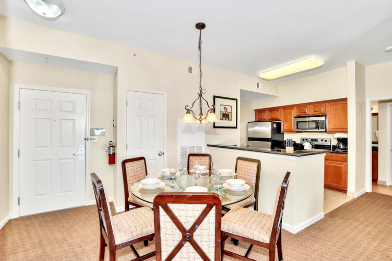 Room 5, Upstay - Spacious Suite at Kid-friendly Resort, Orange
