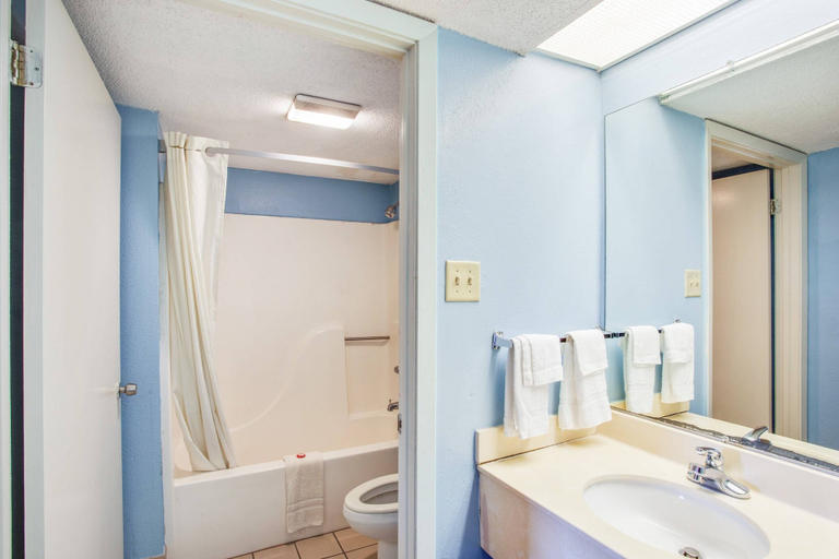 Bathroom 5, Rodeway Inn Richland - Jackson South, Rankin
