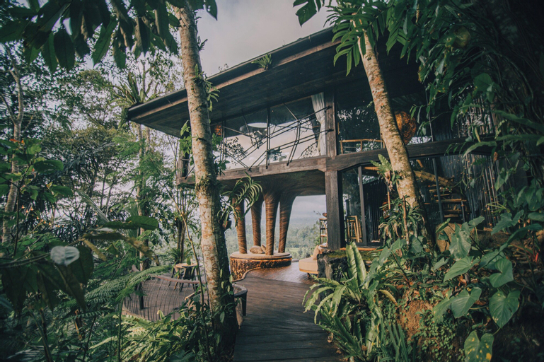 Exterior 6