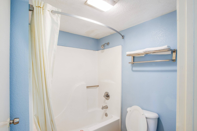 Bathroom 3, Rodeway Inn Richland - Jackson South, Rankin