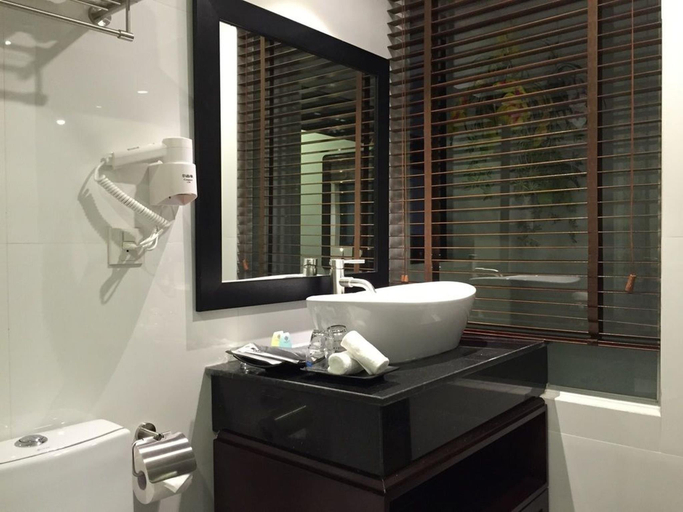 Bathroom 7